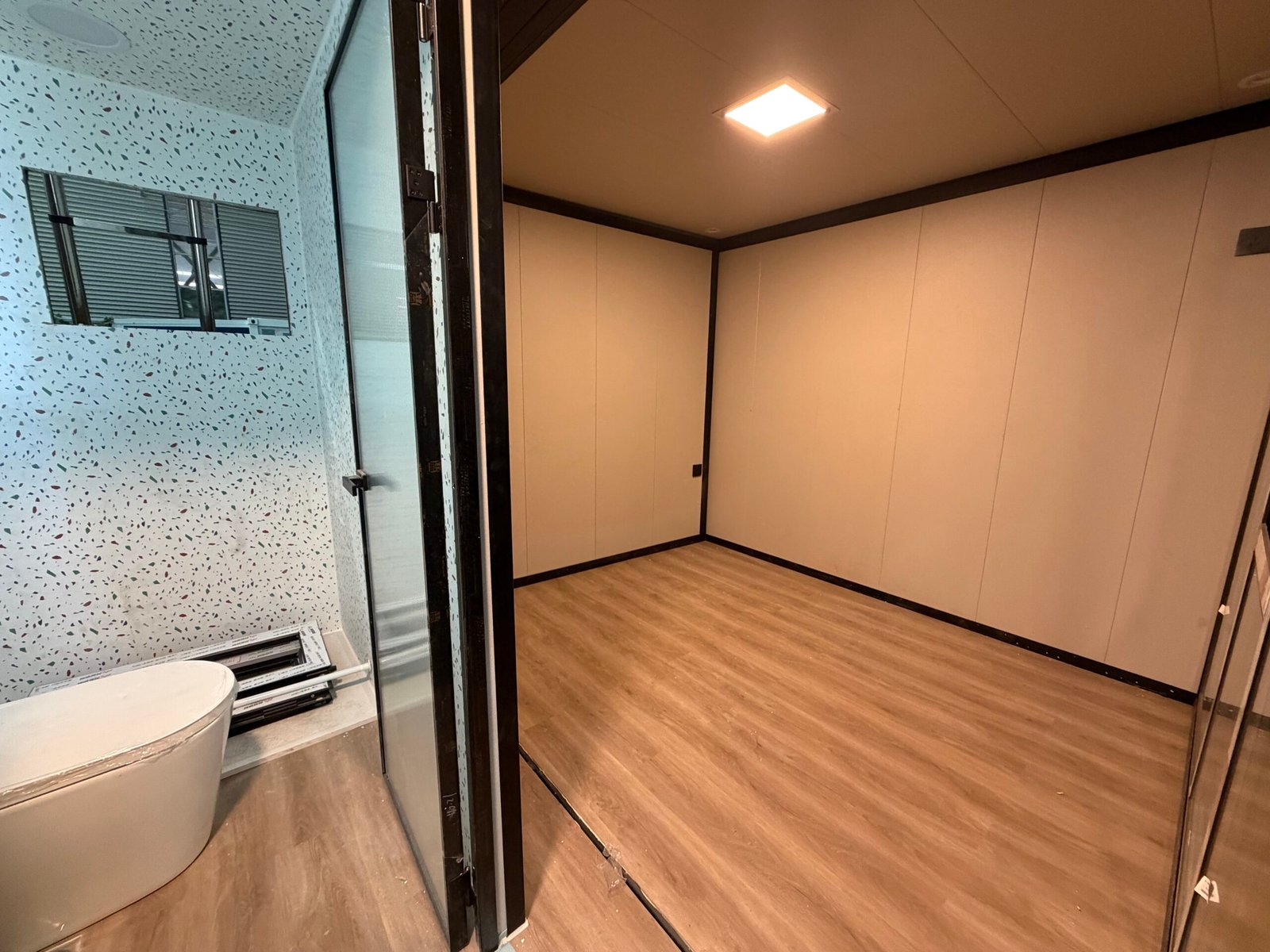 Interior layout of 10FT flat roof glass expandable container house with compact living space