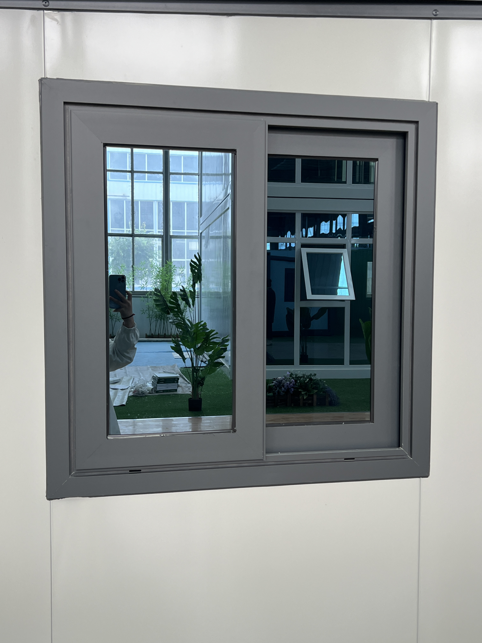 Thermal break aluminum sliding window option for expandable container houses